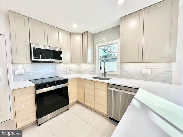 17821 POND RD, Ashton, MD 20861