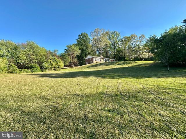 17821 POND RD, Ashton, MD 20861