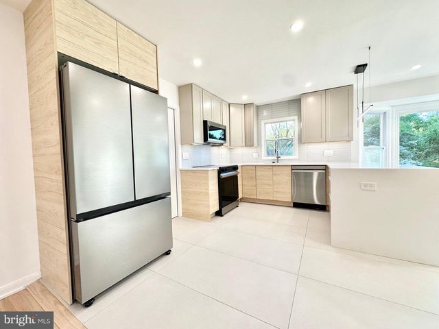 17821 POND RD, Ashton, MD 20861