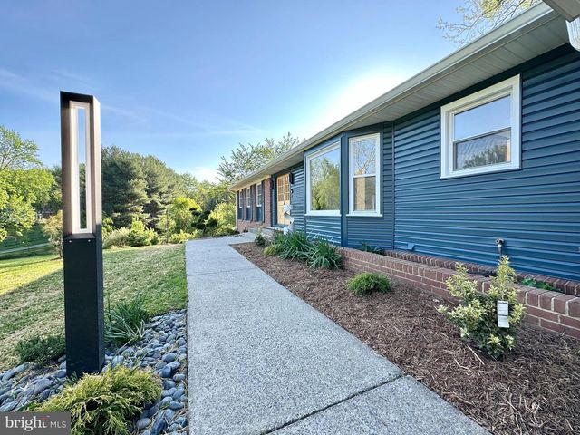 17821 POND RD, Ashton, MD 20861