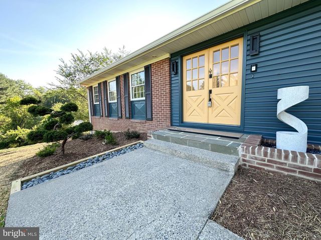 17821 POND RD, Ashton, MD 20861