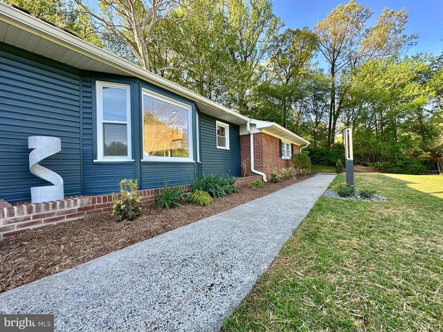 17821 POND RD, Ashton, MD 20861
