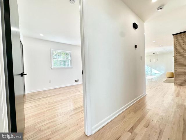 17821 POND RD, Ashton, MD 20861