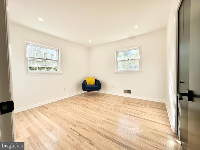17821 POND RD, Ashton, MD 20861