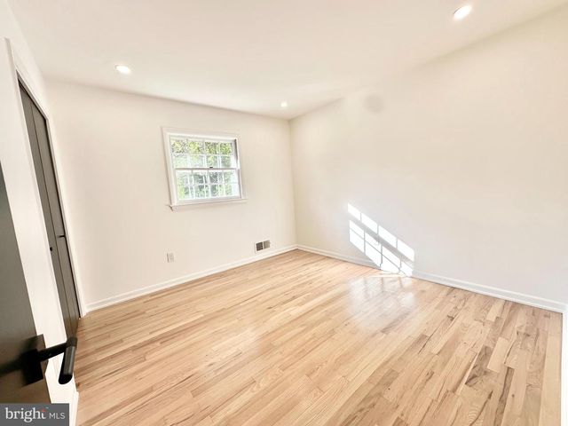 17821 POND RD, Ashton, MD 20861