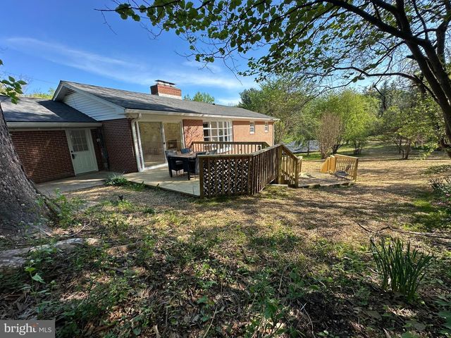 17821 POND RD, Ashton, MD 20861
