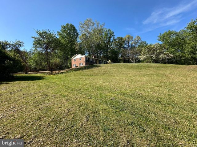 17821 POND RD, Ashton, MD 20861