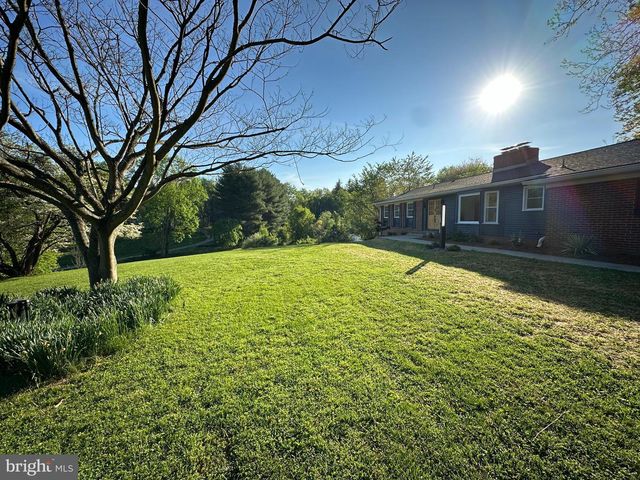 17821 POND RD, Ashton, MD 20861
