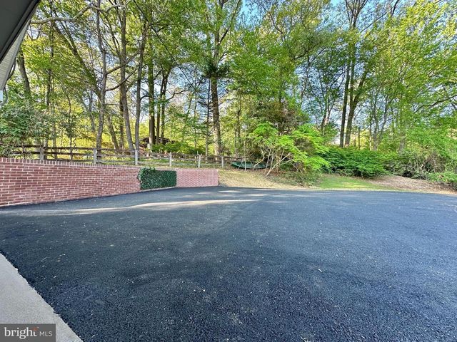 17821 POND RD, Ashton, MD 20861