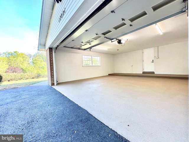 17821 POND RD, Ashton, MD 20861