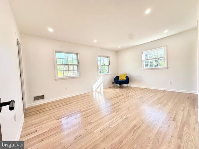 17821 POND RD, Ashton, MD 20861