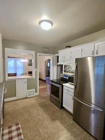 1709 Waldo BOULEVARD, Manitowoc, WI 54220
