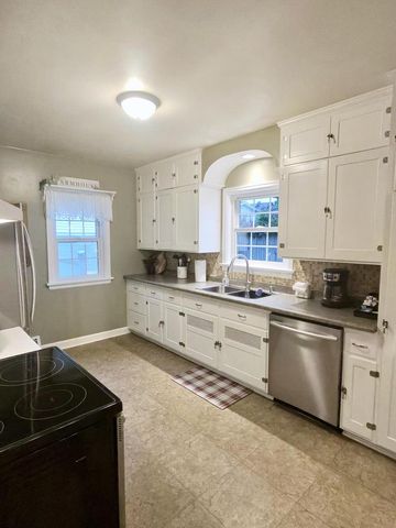 1709 Waldo BOULEVARD, Manitowoc, WI 54220