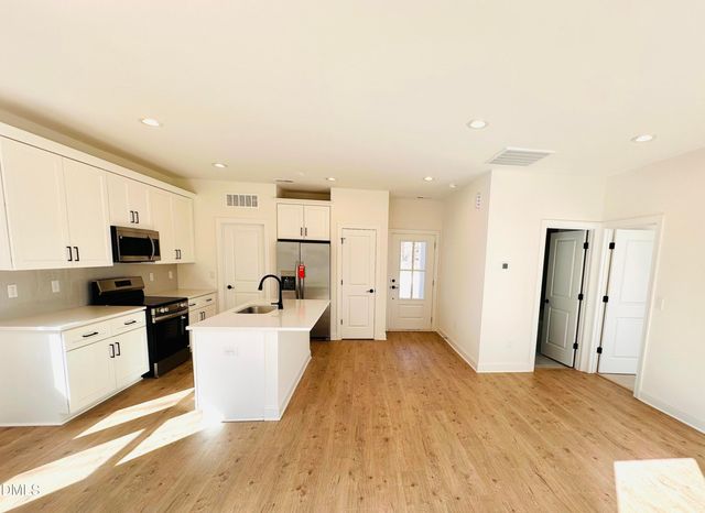 213 W Maple Avenue, Holly Springs, NC 27540