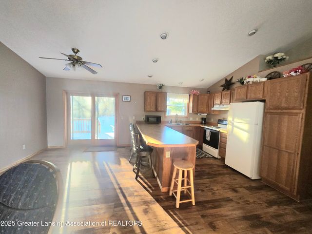 1423 W Hyde Road, St. Johns, MI 48879