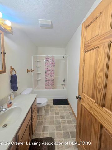 1423 W Hyde Road, St. Johns, MI 48879