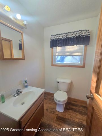 1423 W Hyde Road, St. Johns, MI 48879