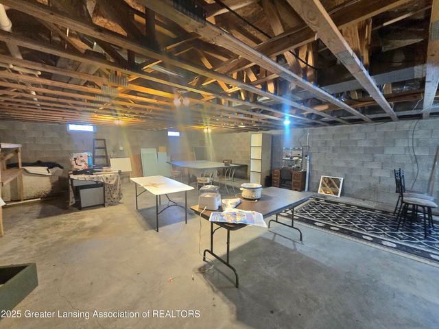 1423 W Hyde Road, St. Johns, MI 48879