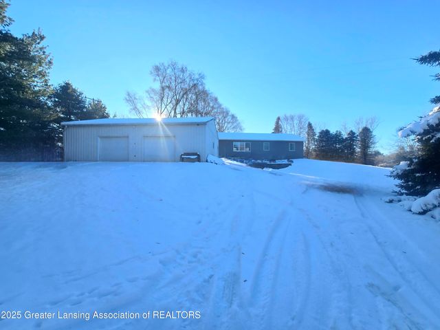 1423 W Hyde Road, St. Johns, MI 48879