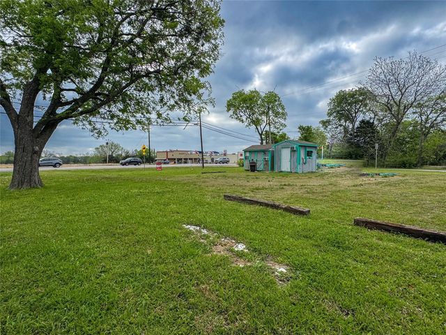 101 Wallace Street, Lone Oak, TX 75453