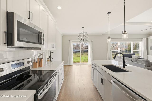 1302 Conservatory Ln, Louisville, KY 40223