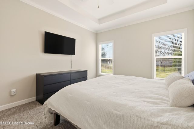 1302 Conservatory Ln, Louisville, KY 40223