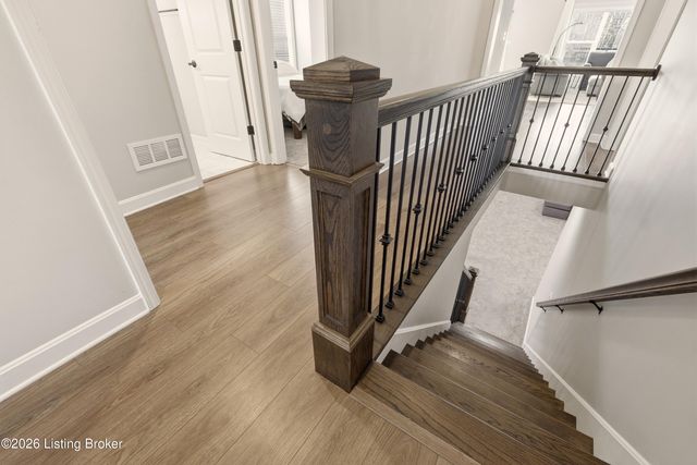 1302 Conservatory Ln, Louisville, KY 40223