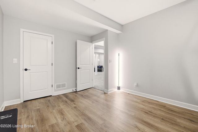 1302 Conservatory Ln, Louisville, KY 40223