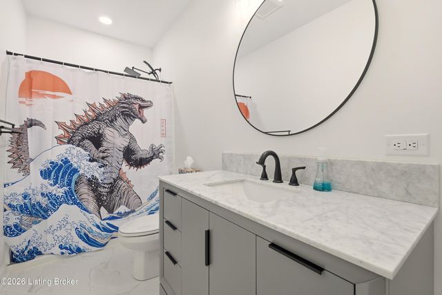 1302 Conservatory Ln, Louisville, KY 40223