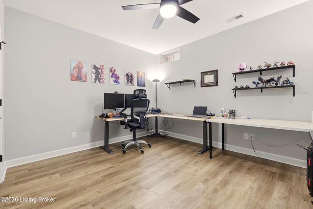 1302 Conservatory Ln, Louisville, KY 40223