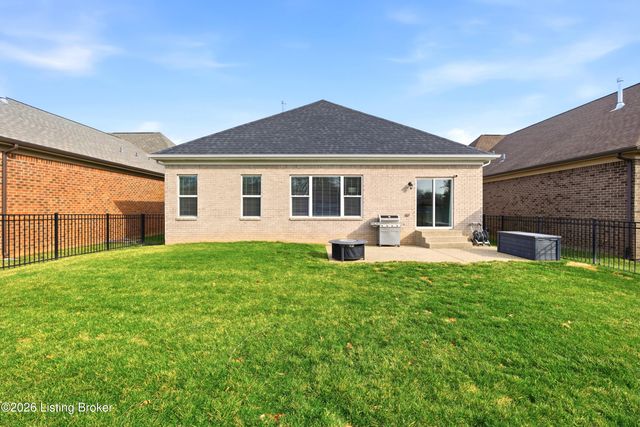 1302 Conservatory Ln, Louisville, KY 40223