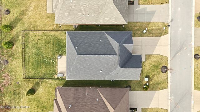 1302 Conservatory Ln, Louisville, KY 40223