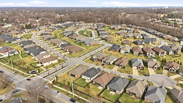 1302 Conservatory Ln, Louisville, KY 40223