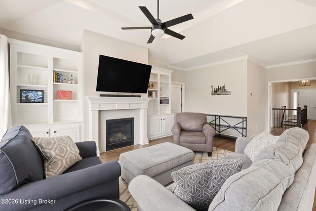 1302 Conservatory Ln, Louisville, KY 40223