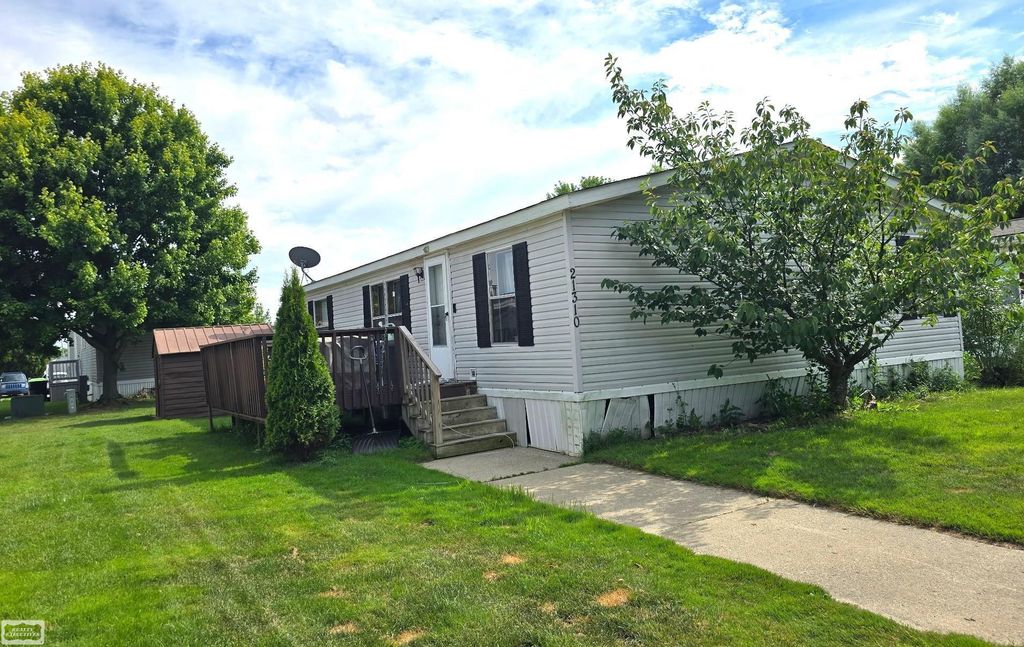 21310 Boquet Drive, Macomb, MI 48044