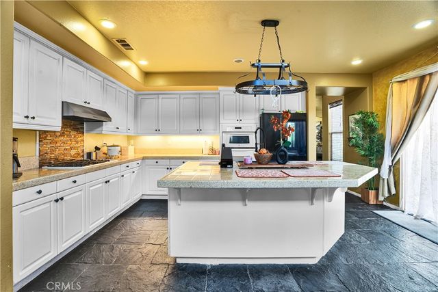 15717 Alia Court, Canyon Country, CA 91387