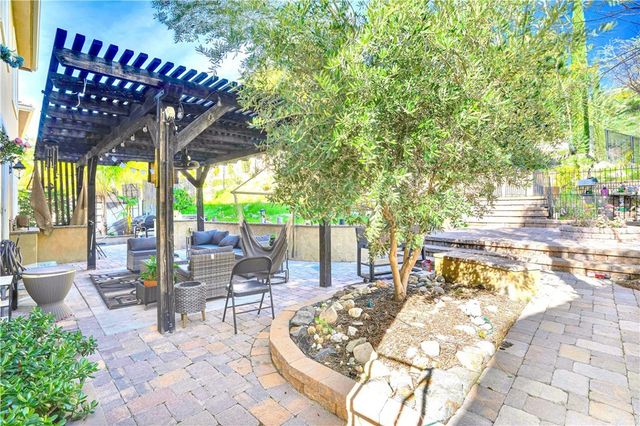 15717 Alia Court, Canyon Country, CA 91387