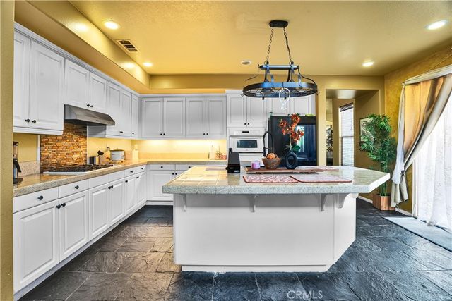 15717 Alia Court, Canyon Country, CA 91387