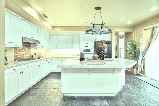 15717 Alia Court, Canyon Country, CA 91387