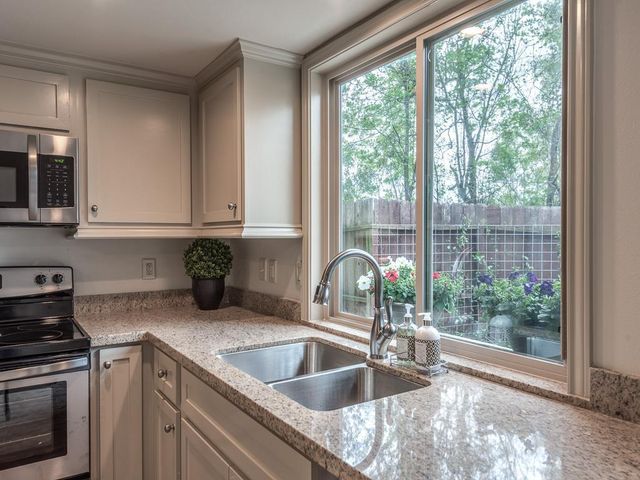 14703 Barryknoll Lane 2, Houston, TX 77079