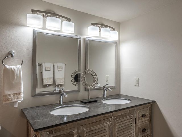 14703 Barryknoll Lane 2, Houston, TX 77079