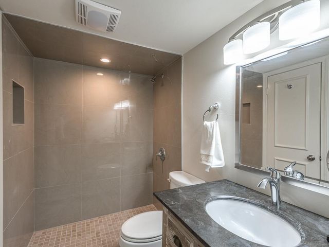 14703 Barryknoll Lane 2, Houston, TX 77079