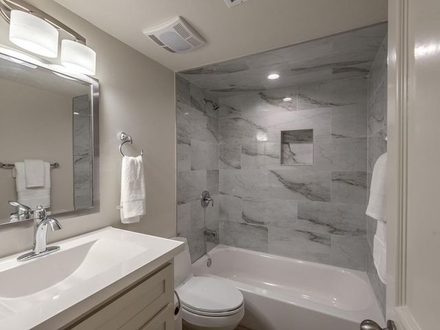 14703 Barryknoll Lane 2, Houston, TX 77079