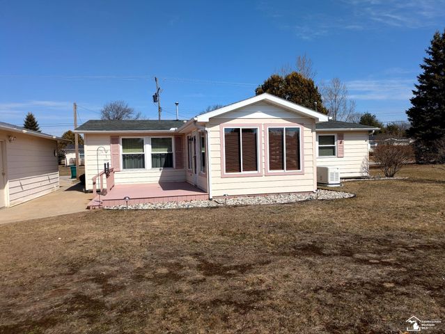 10033 8th Street, Oscoda, MI 48750