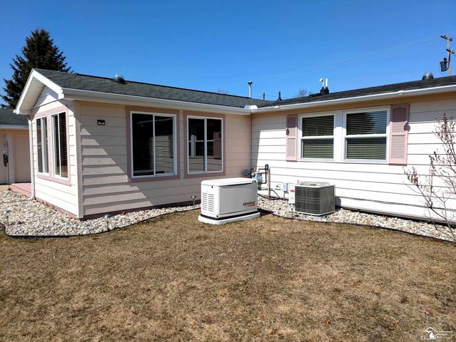 10033 8th Street, Oscoda, MI 48750