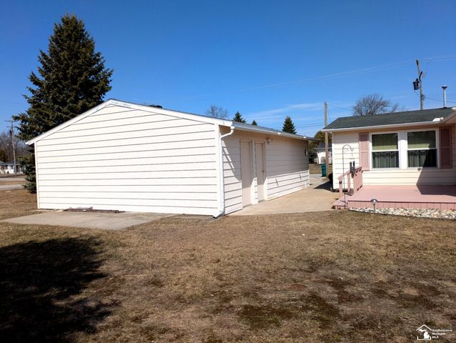 10033 8th Street, Oscoda, MI 48750