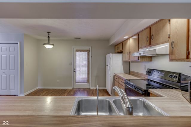1136 Paradise Way N UNIT A, Greenwood, IN 46143