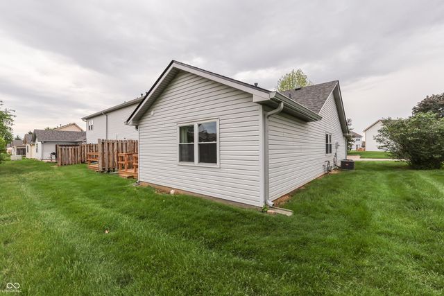 1136 Paradise Way N UNIT A, Greenwood, IN 46143