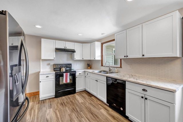 976 WATERMOLEN AVENUE, Green Bay, WI 54304