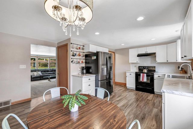 976 WATERMOLEN AVENUE, Green Bay, WI 54304